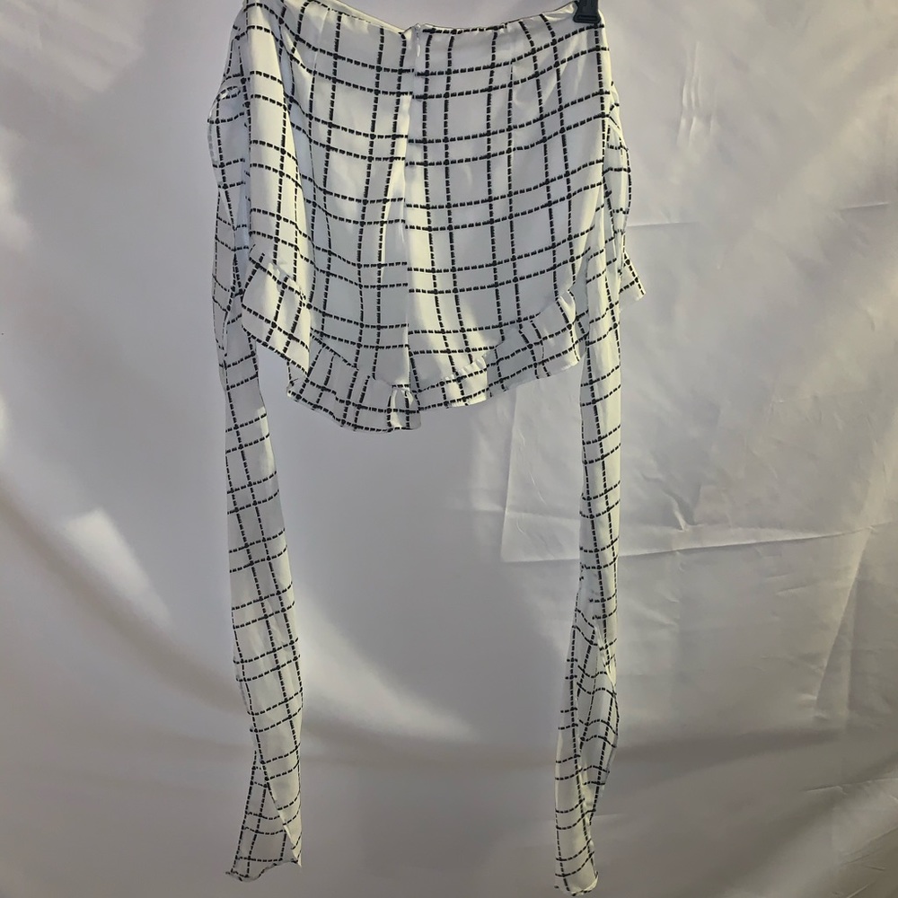 NWOT Ruffle Shorts Size S 🖤 - Picture 3 of 3